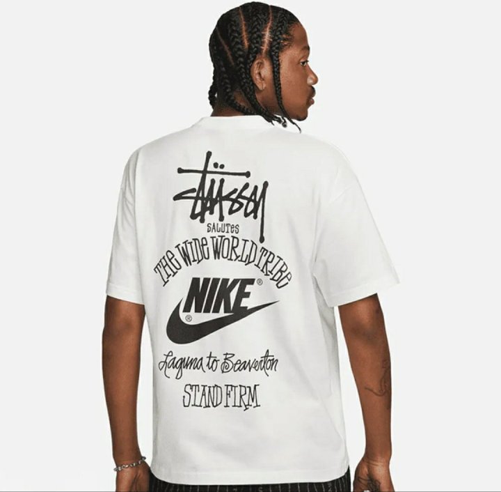 [NIKE x STUSSY] 나이키 x 스투시 23SS 더 와이드 월드 트라이브 반팔티 - 수입