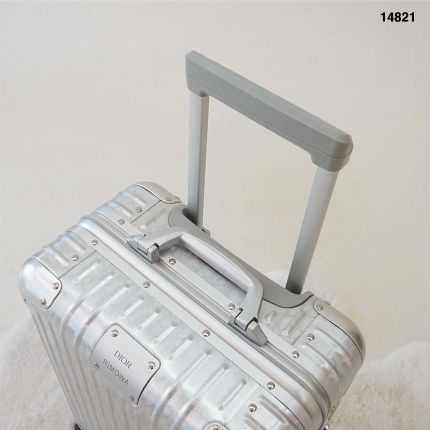 [DIOR X RIMOWA] 디올 X 리모와 NEW WITH TAGS 실버 카빈 캐리어