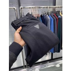 프라다 2025 삼각자수로고 융기모 조거팬츠