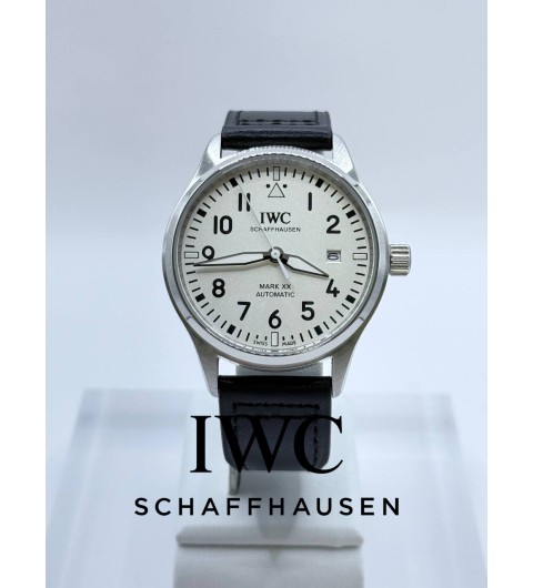 IWC 마크18 흰판 시계 (국내공장 AS가능)