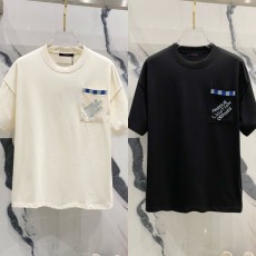 루이비통 25시즌 포켓 자수로고 라운드 반팔티 - 2 Color