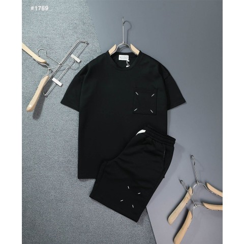 [특가세일] 메종 마르지엘라 스티치로고 포켓 반팔 & 밴딩 반바지 세트 - 2 Color