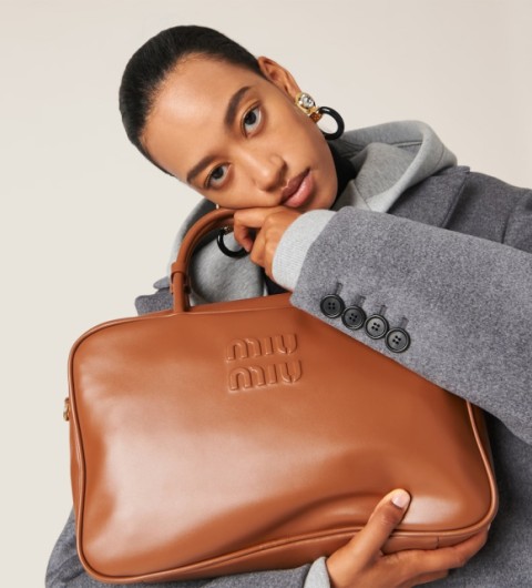 미우미우 가죽 탑 핸들 백 코냑우미우 가죽 탑 핸들 백 코냑