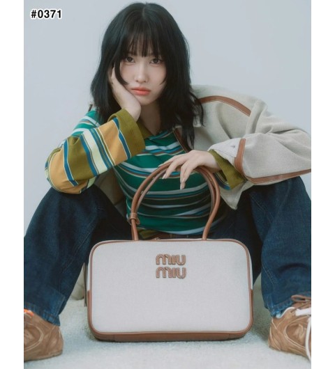 미우미우 캔버스 탑 핸들백 베이지 브랜디