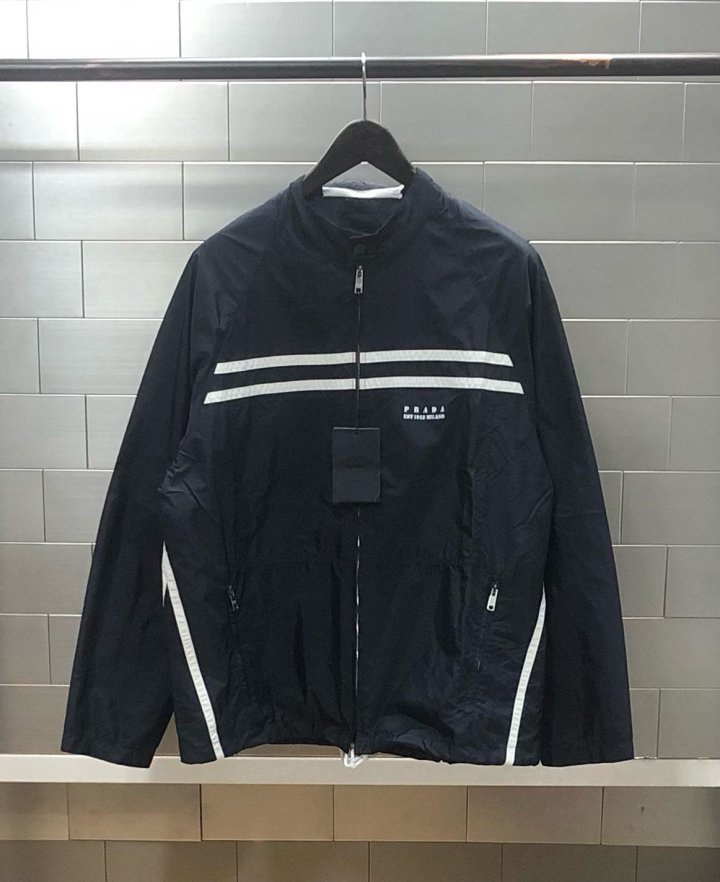 프라다 리나일론 바람막이