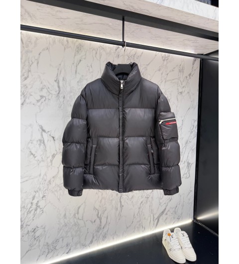 프라다 레드패치 다운 패딩