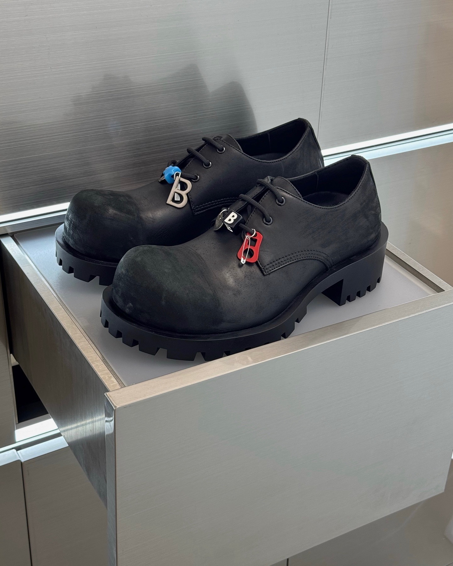 발렌시아가 허머 더비 블랙