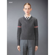 톰브라운 여성 밀라노 암밴드 케이블 V넥 니트 - 풀박스