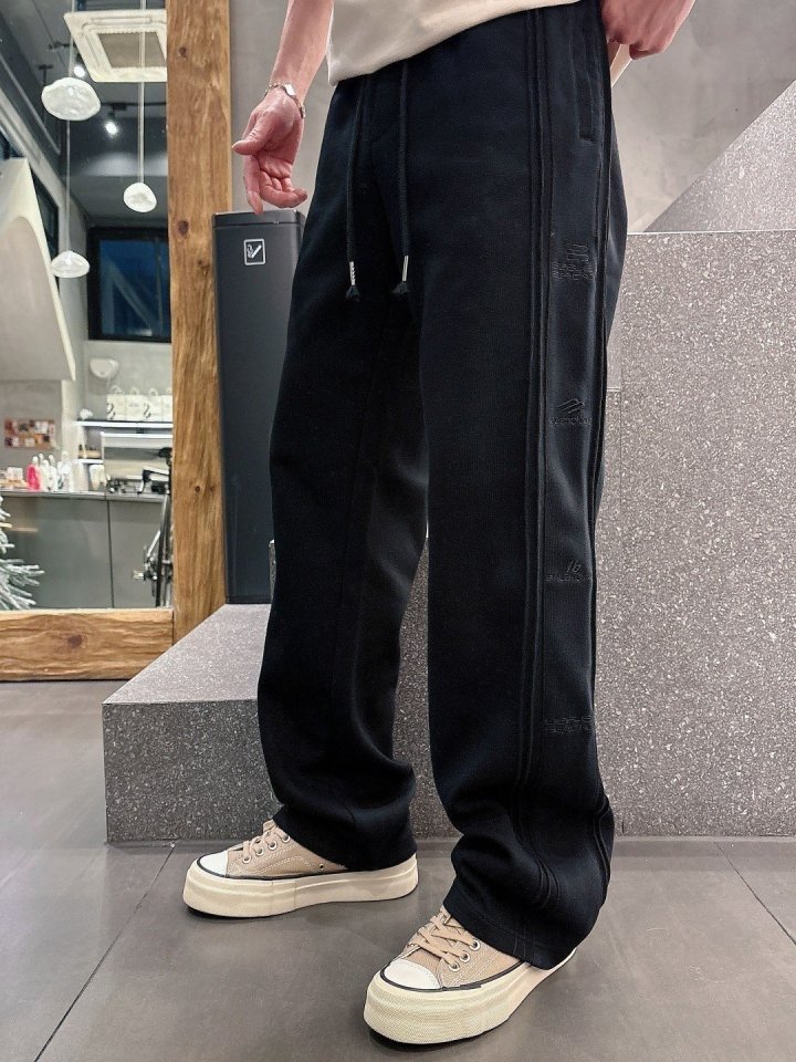 발렌시아가 블랙 자수 트레이닝 팬츠