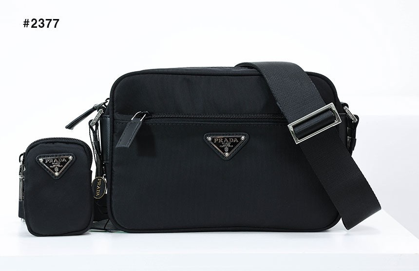 프라다 트라이앵글 로고 리나일론 크로스 메신저백