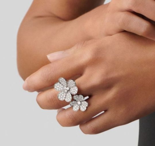 반클리프 프리볼 비트윈 더 핑거 링 실버