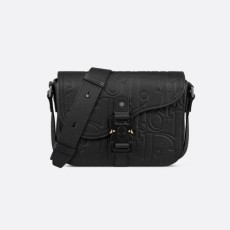 디올 새들 스몰 플랩 스트랩백