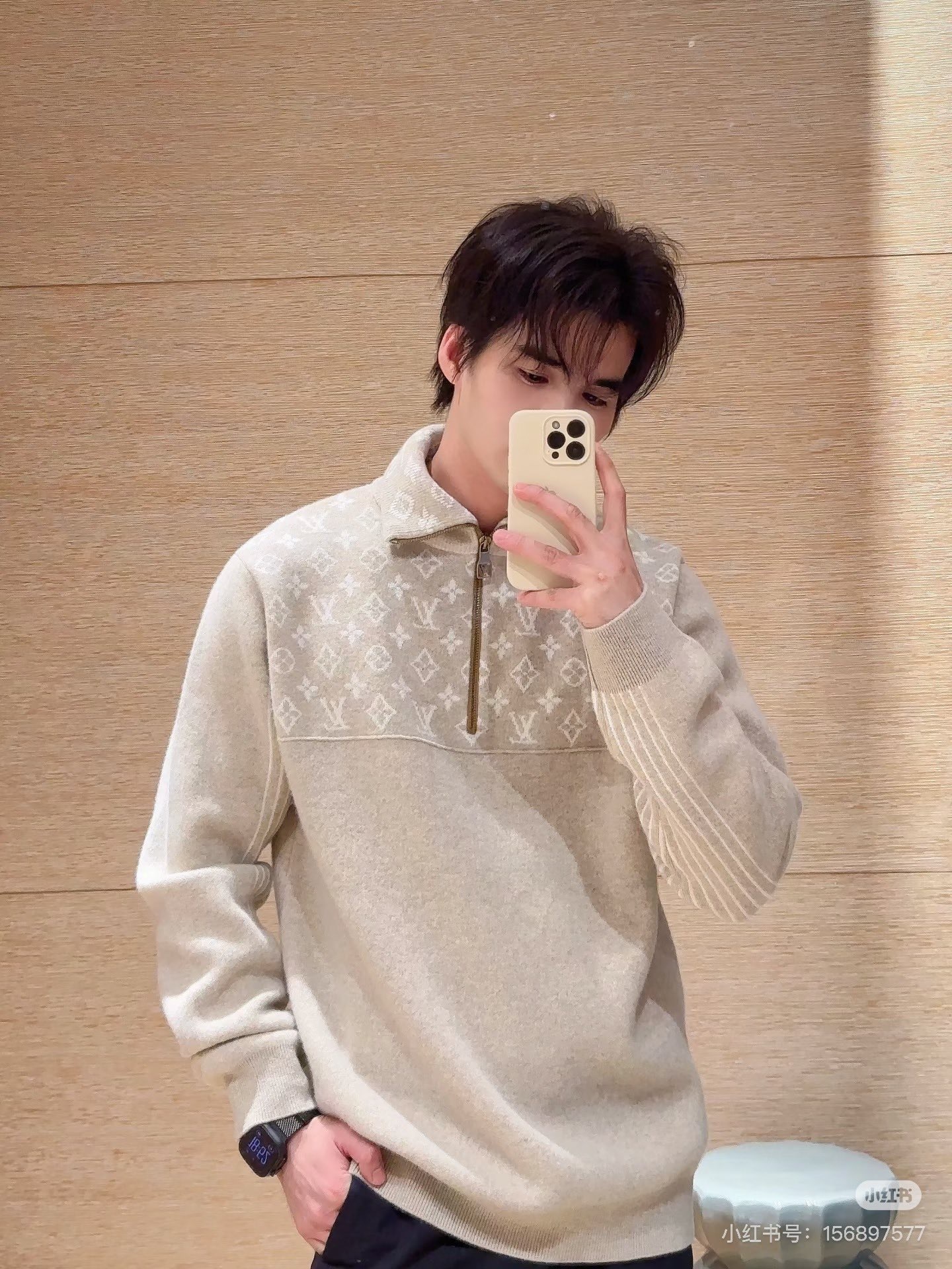 루이비통 하프 집업 풀오버 니트