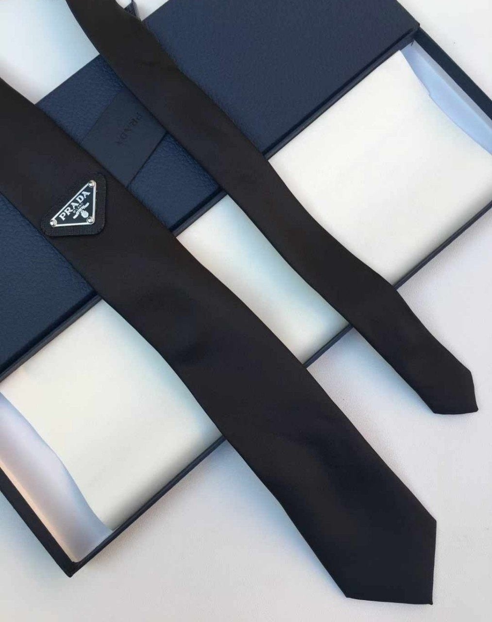 프라다 삼각로고 실크 넥타이