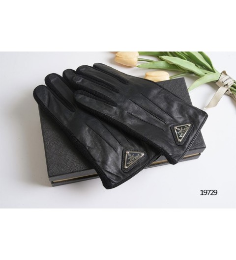 프라다 남성 삼각로고 포인트 레더 장갑