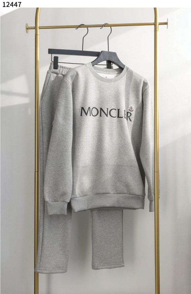 몽클레어 이니셜 엠보로고 라운드 패치 맨투맨 팬츠 세트 기모 - 2 Color