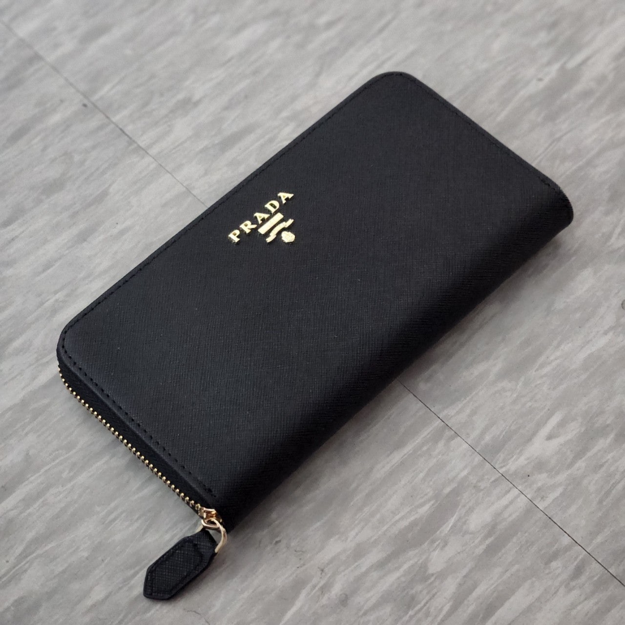 프라다 사피아노 지퍼 장지갑