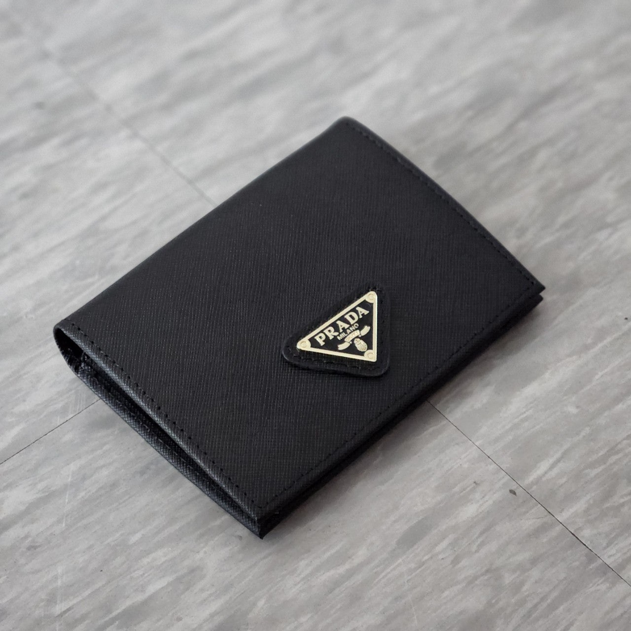 프라다 삼각로고 사피아노 중지갑
