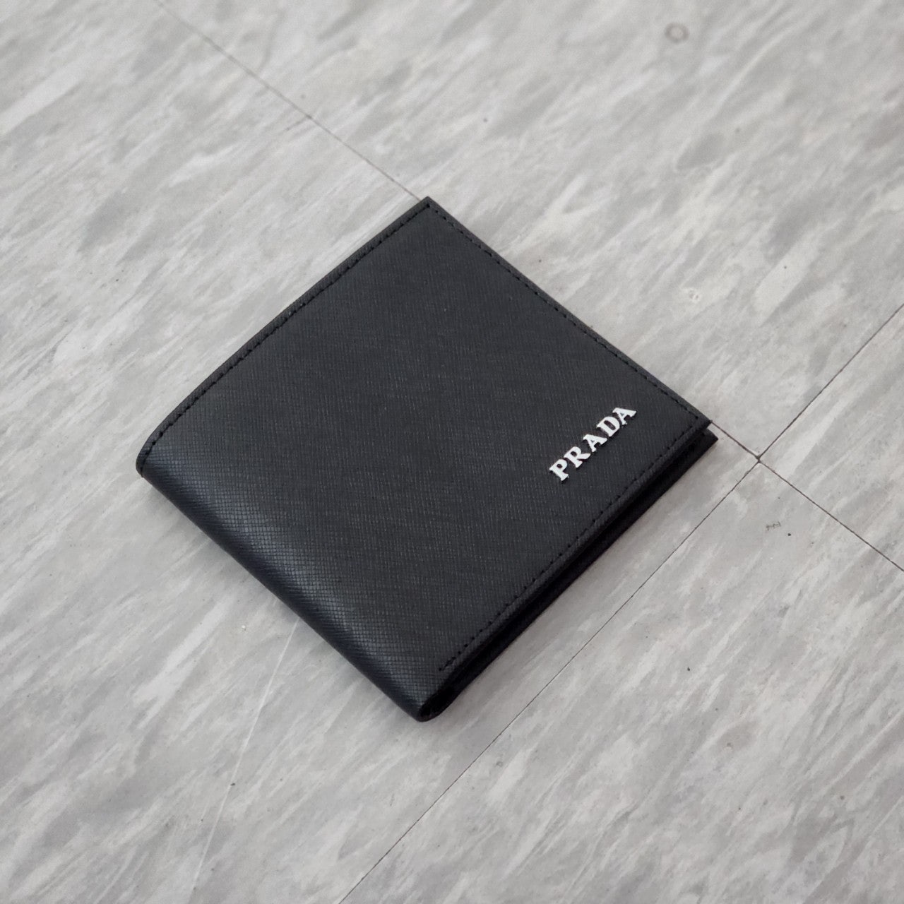 프라다 사피아노 레터링 반지갑
