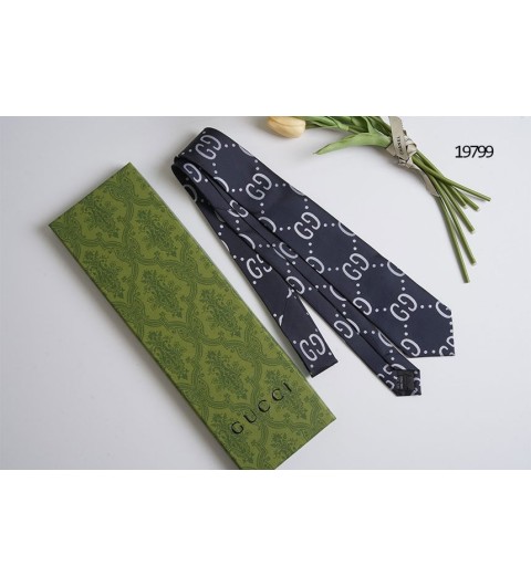 구찌 GG 빅로고 패턴 실크 타이