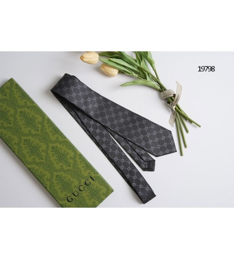 구찌 GG  패턴 실크 타이