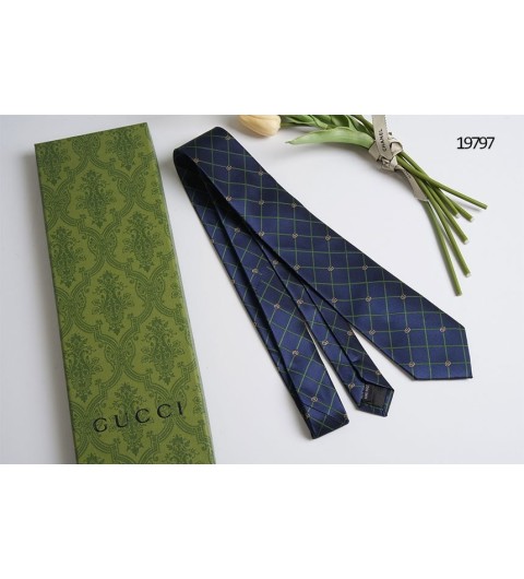 구찌 GG 다이아 패턴 타이