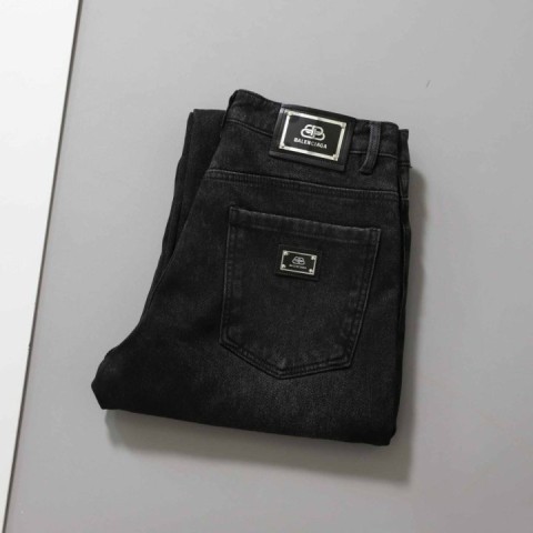 발렌시아가 미드 라이즈 스트레이트 기모 블랙 데님 팬츠