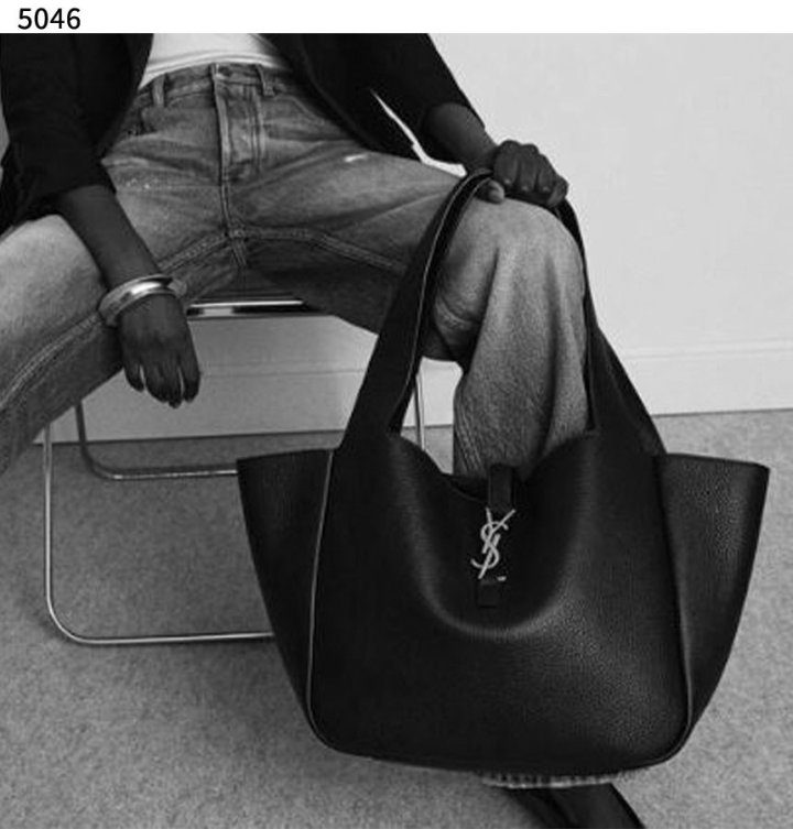 생로랑 베아 토트 그레인 레더 블랙