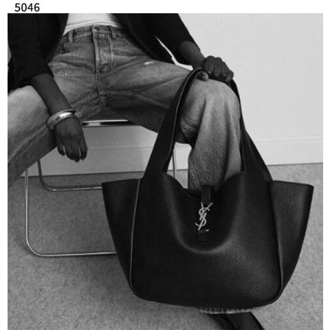 생로랑 베아 토트 그레인 레더 블랙