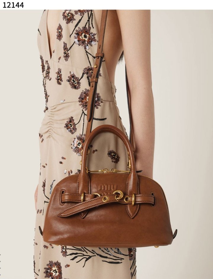 미우미우 아방뛰르 나파 가죽 미디움 백