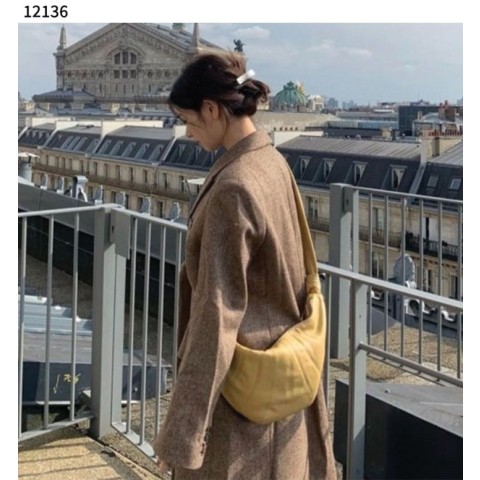 르메르 미디엄 크로와상 백 소프트 나파 레더 미디움 - 베이지