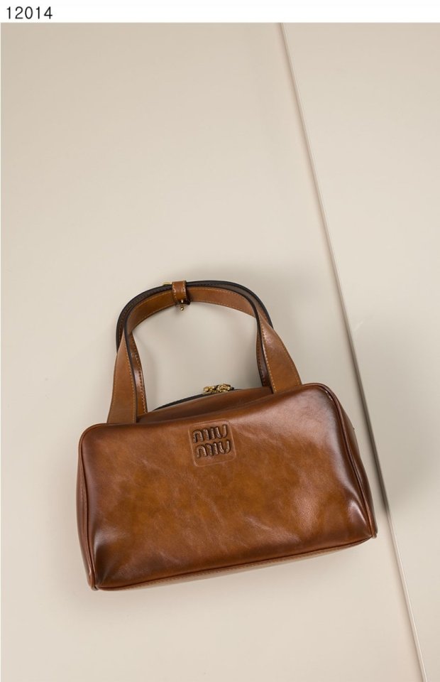 미우미우 가죽 탑 핸들 백