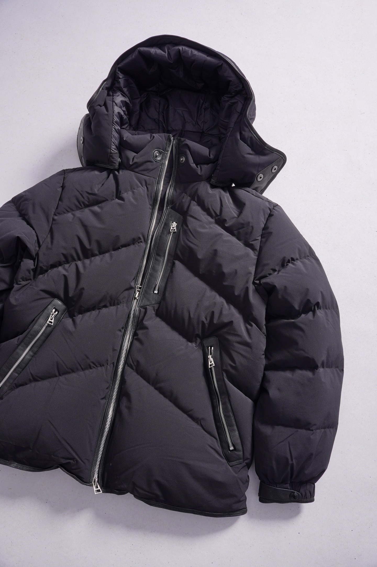 톰포드 라이트웨이트 울 블렌드 후드 다운 자켓 - 정품급