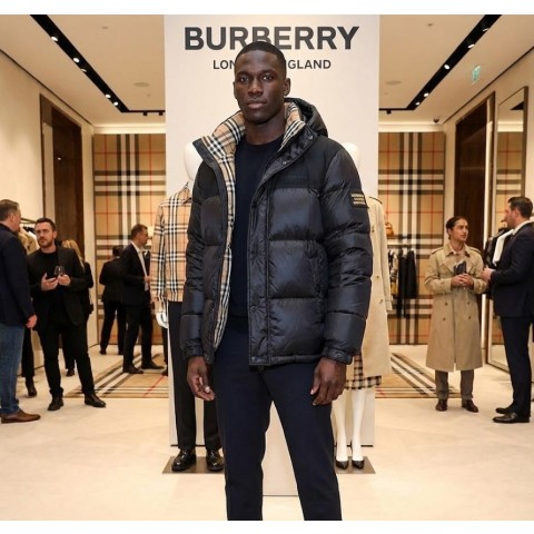 버버리 자수로고 클래식 다운 패딩 자켓