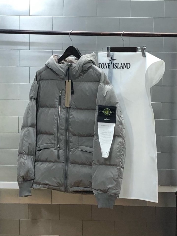 스톤아일랜드 나일론 메탈 에코닐 다운 패딩 자켓