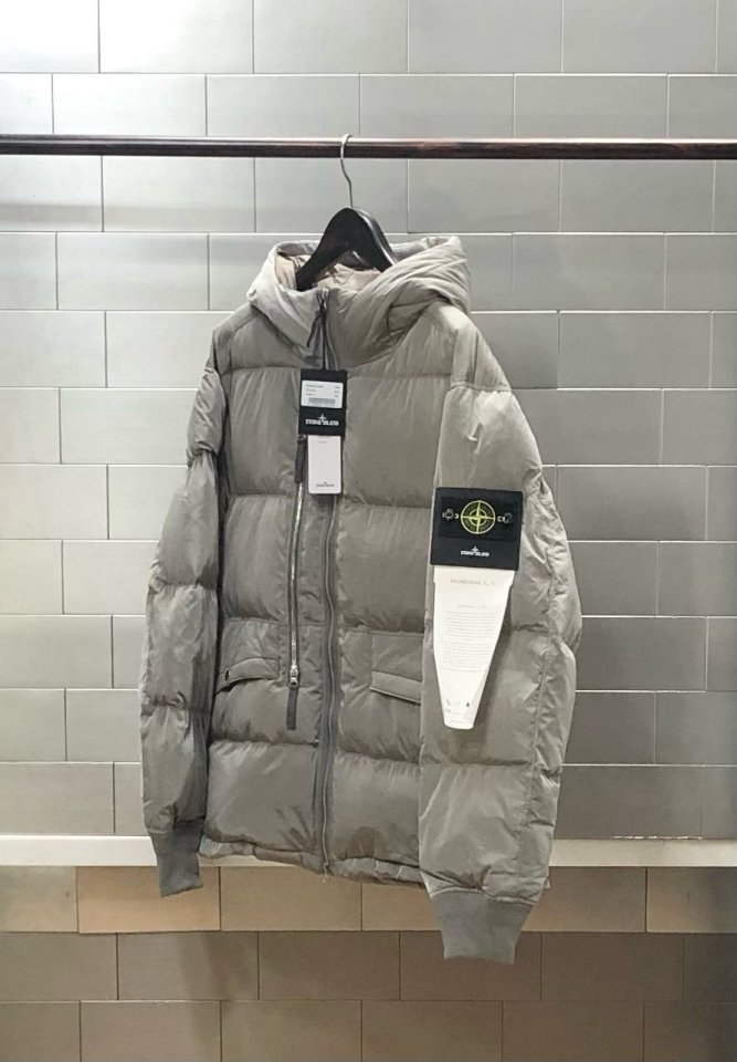 스톤아일랜드 나일론 메탈 에코닐 다운 패딩 자켓