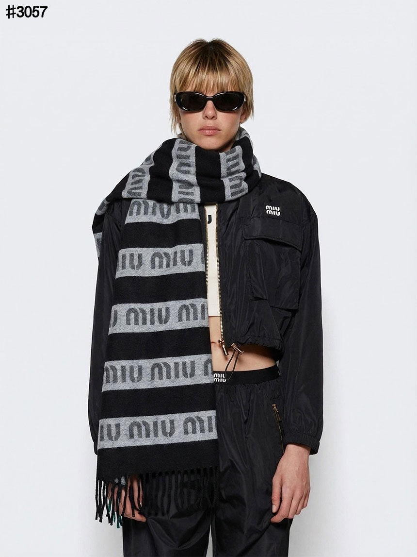 미우미우 로고 스트라이프 울 자카드 태슬 숄 머플러 - 2 Color