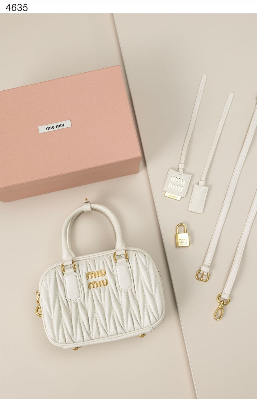 미우미우 아르카디 마테라쎄 나파 가죽 백 - 화이트