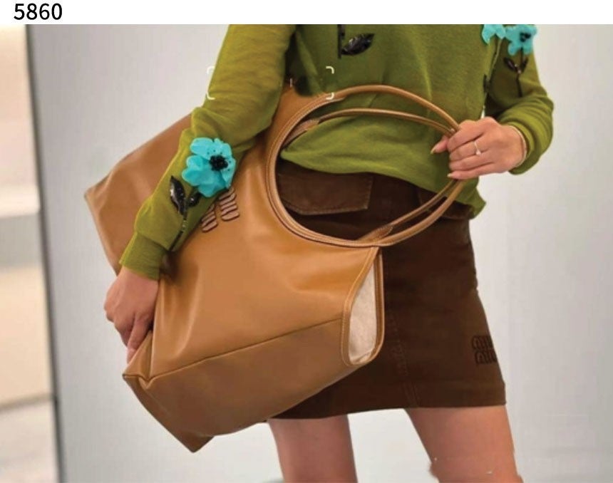 미우미우 아이비 가죽백 라지백