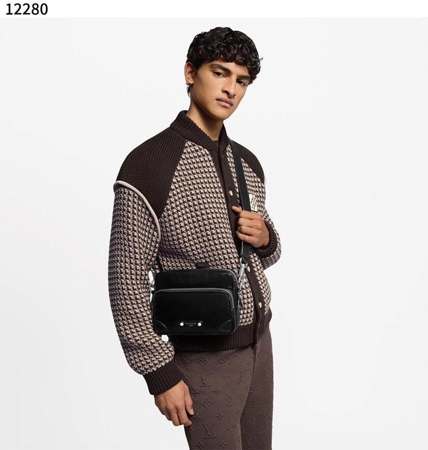 루이비통 닐 블랙 크로스백