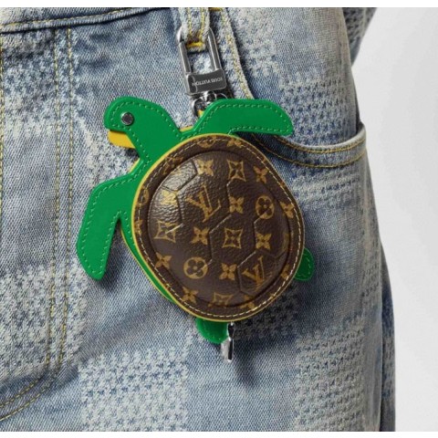 루이비통 터틀 (LV Turtle) 파우치 백 참 (에어팟 수납가능)