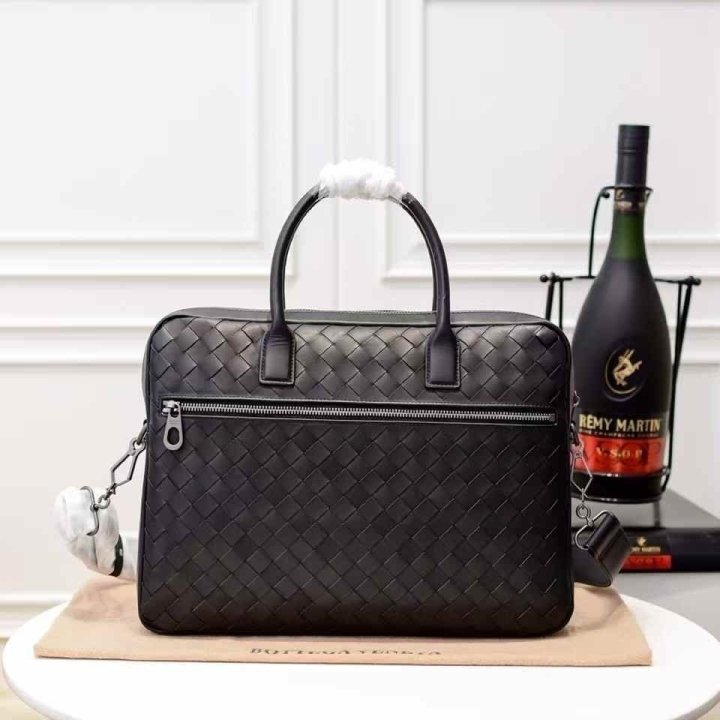 보테가 베네타 앞지퍼 레더 서류가방