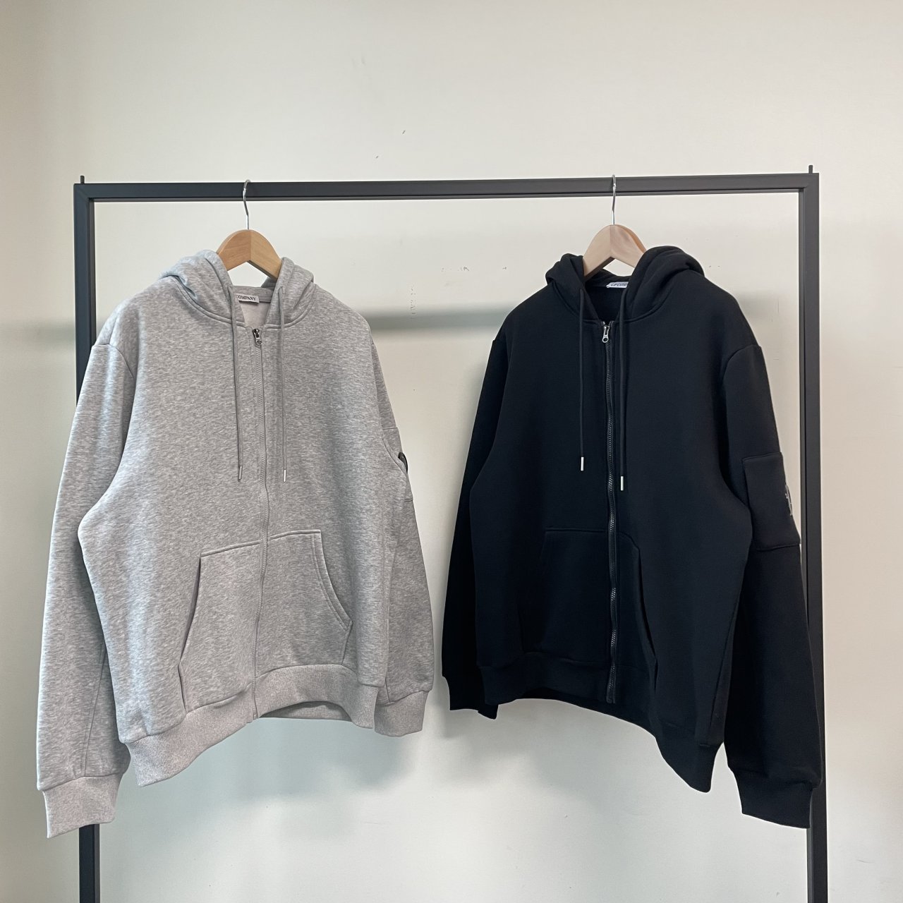 CP컴퍼니 라이트 플리스 후드집업 - 2 Color