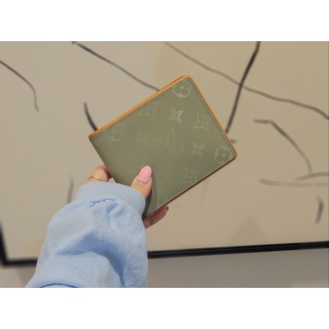 루이비통 모노그램 티타늄 캔버스 멀티플 월릿